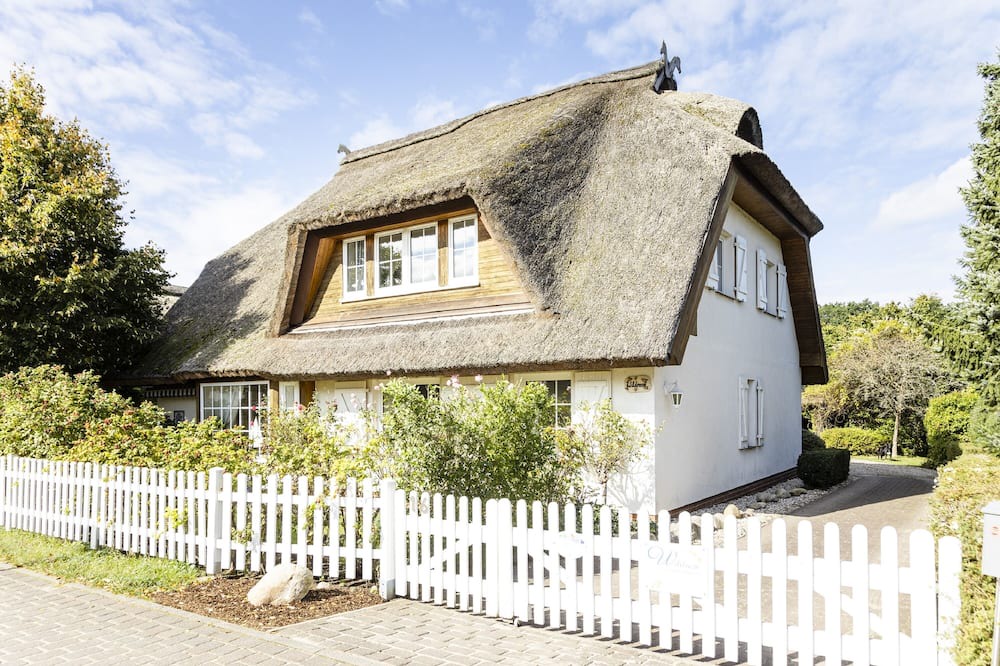 Pantow Apartment | Spacious vacation apartment with terrace and garden in the quiet Wildrose country house