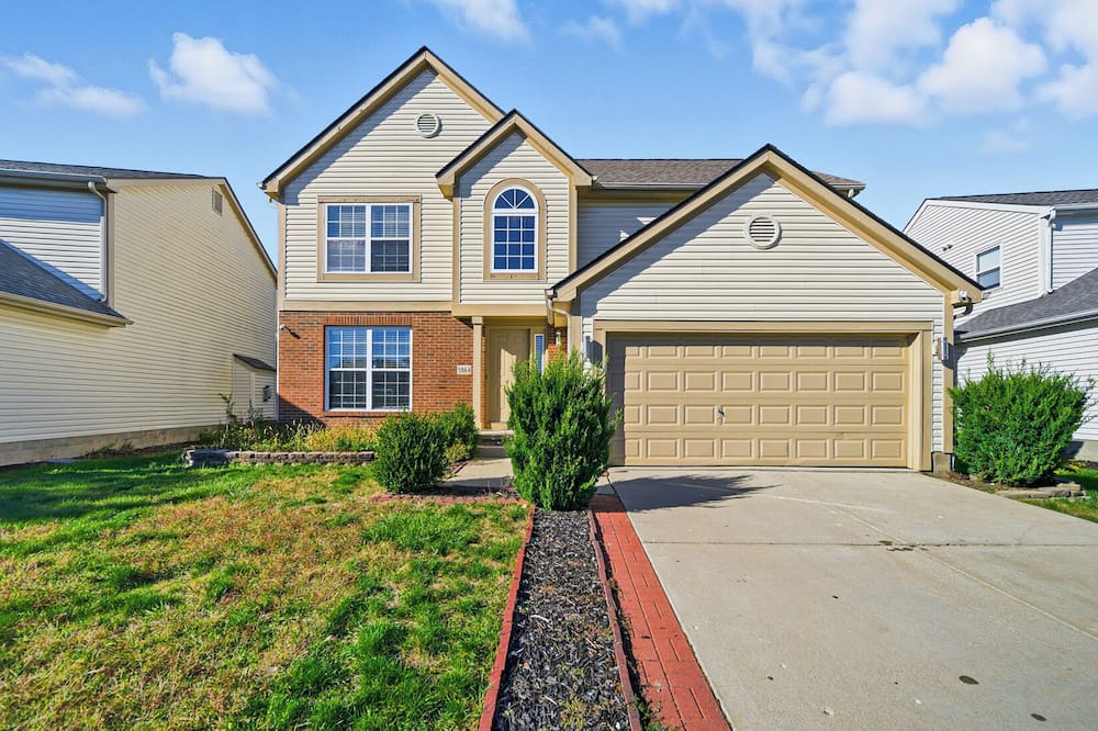 Hilliard House | Spacious 4-BR Retreat w/Game Room + BBQ Patio