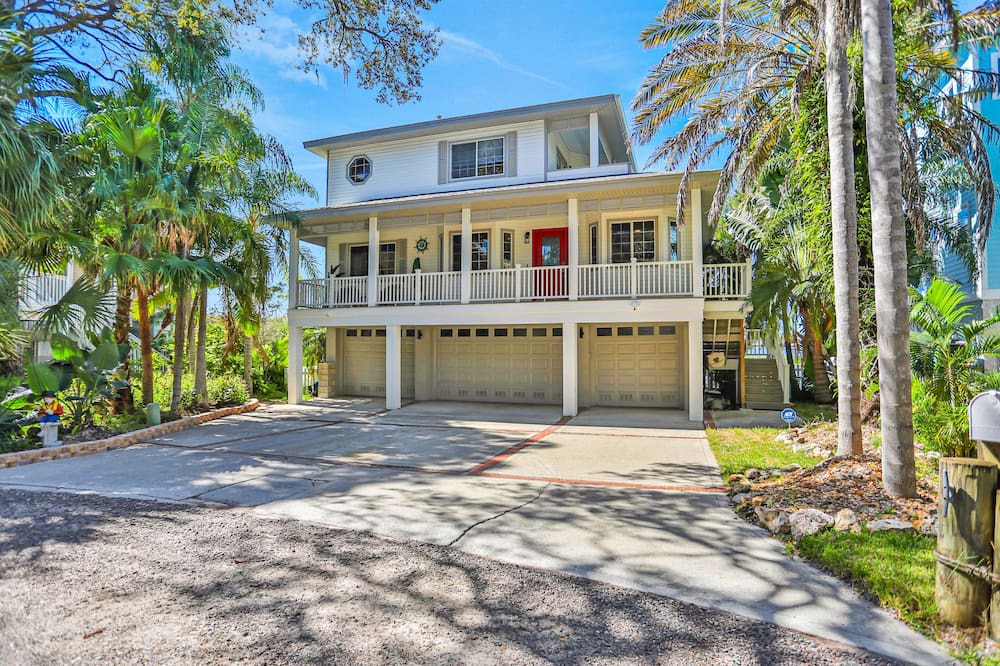 Palm Harbor House | Luxurious waterfront home w/pool, hot tub, game room, dock & water activities