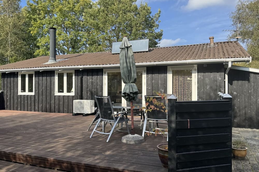 Hou House | "Hughlek" - from the sea by Interhome