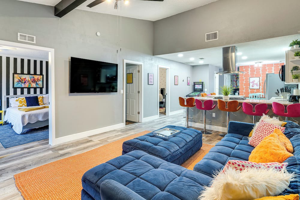 Jan Phyl Village House | 9 Mi to Legoland: Family Gem w/Games Galore!