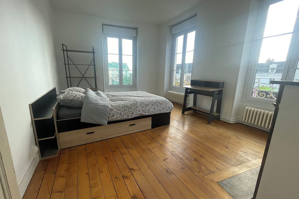 Ecommoy Apartment | 2-bedroom courtyard apartment sleeps 6