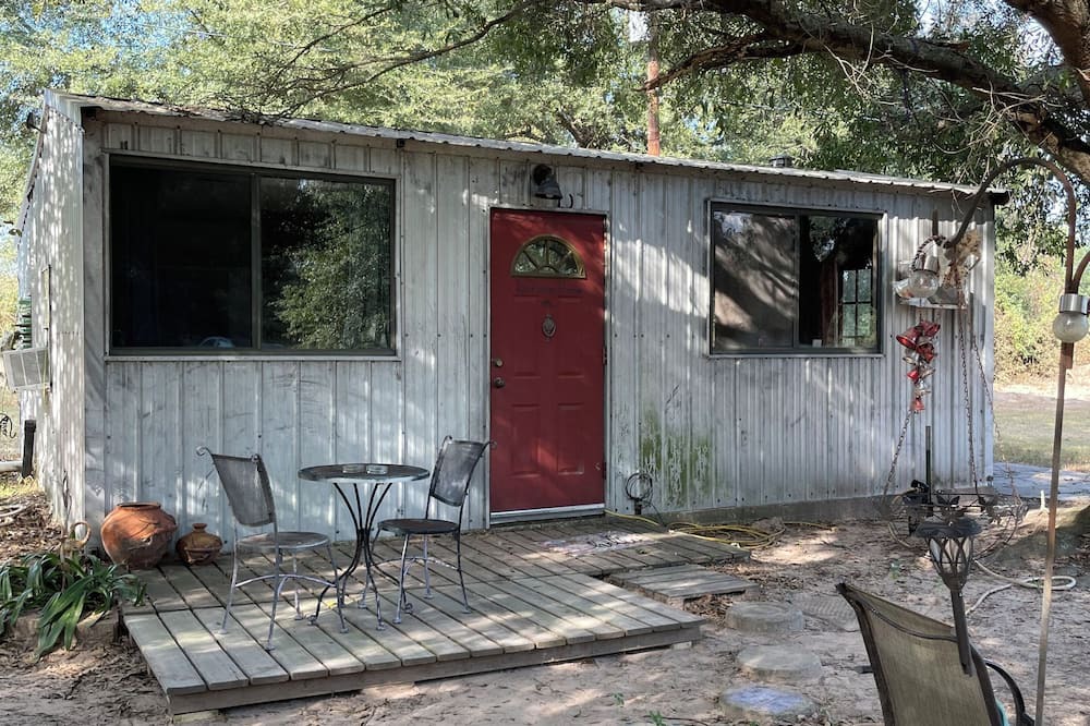 Normangee Cabin | Out in the country! Tranquil cabin in Leon County. Cute converted Goat Shed!
