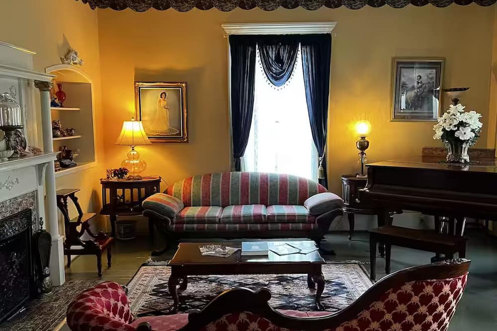 Bainbridge Bed & Breakfast | Charming bed & breakfast with AC in quaint Bainbridge