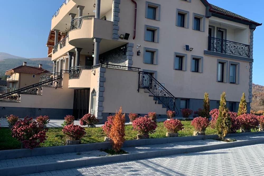 Kicevo Villa | Modern Property with Gym