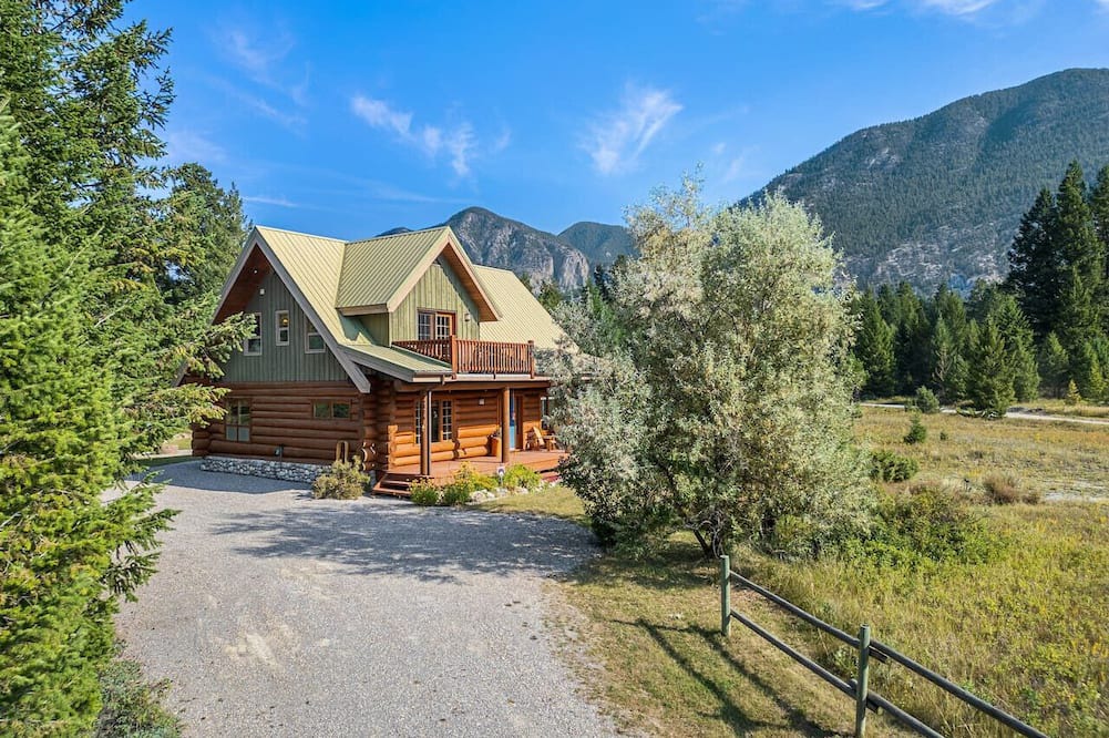 East Kootenay House | Maple & Moose | Hot Tub