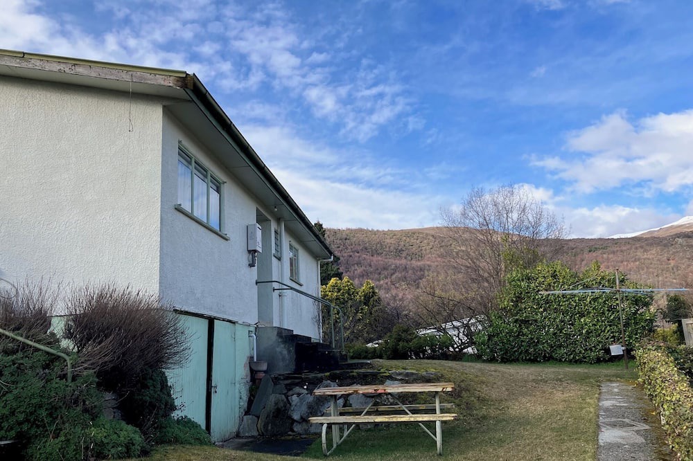 Bouvet Island House | Affordable Retro Bach in beautiful Arrowtown