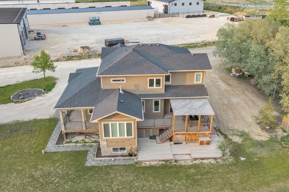 West St. Paul House | Luxury 6-bedroom house with Long driveway in West Saint Paul