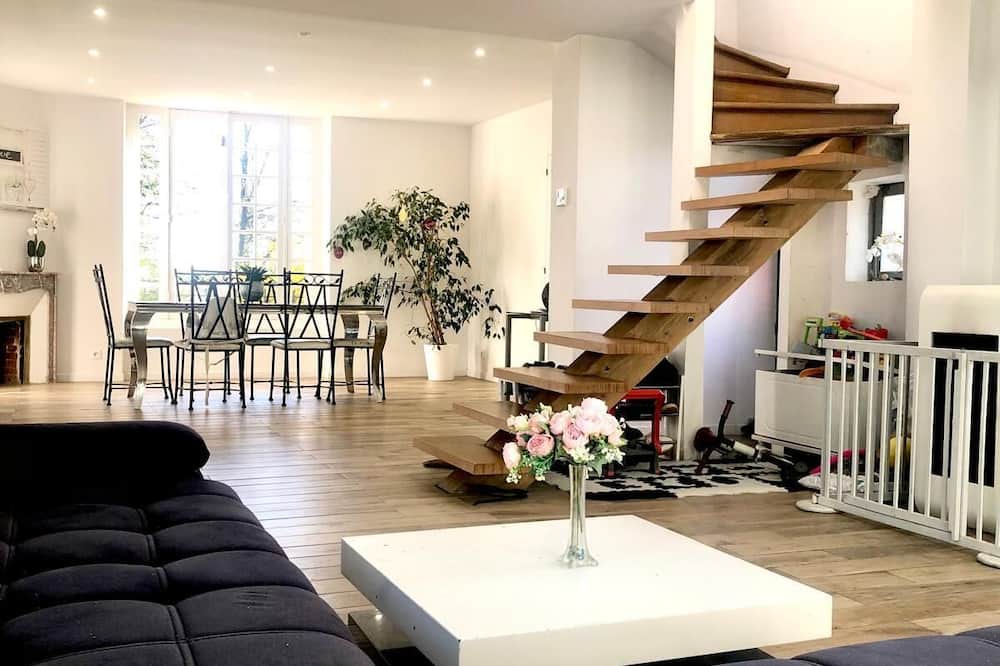Jouy-sur-Morin House | 🏡 Charming Bourgeois House – 1h from Paris – 12 Guests – Large Garden