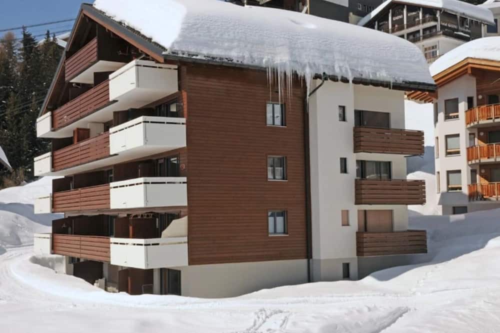 Bettmeralp Apartment | The Bettmeralp lies high above the Rhone Valley on the Great Aletsch Glacier at