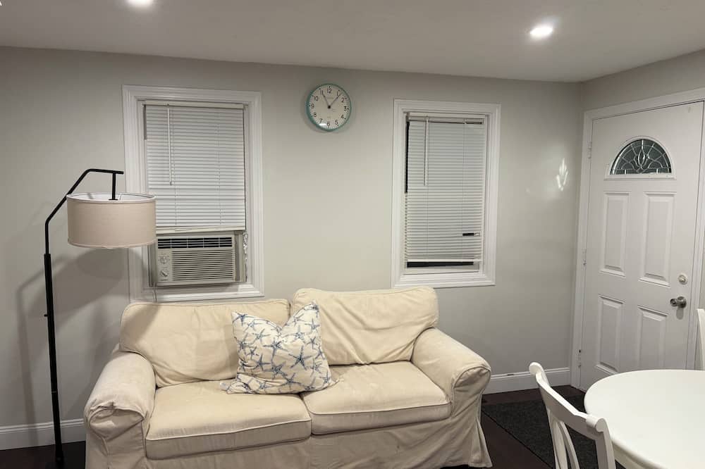 Weymouth Apartment | Only 20 minutes from boston/Guesthouse right off the exit , close to everything