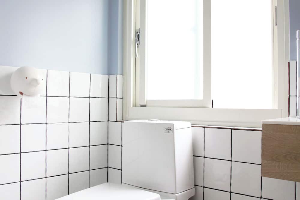 Songshan Apartment | Stylish 4F Large Studio, Taipei, Elevator, AC, 1 unit in a floor, Walk to MRT