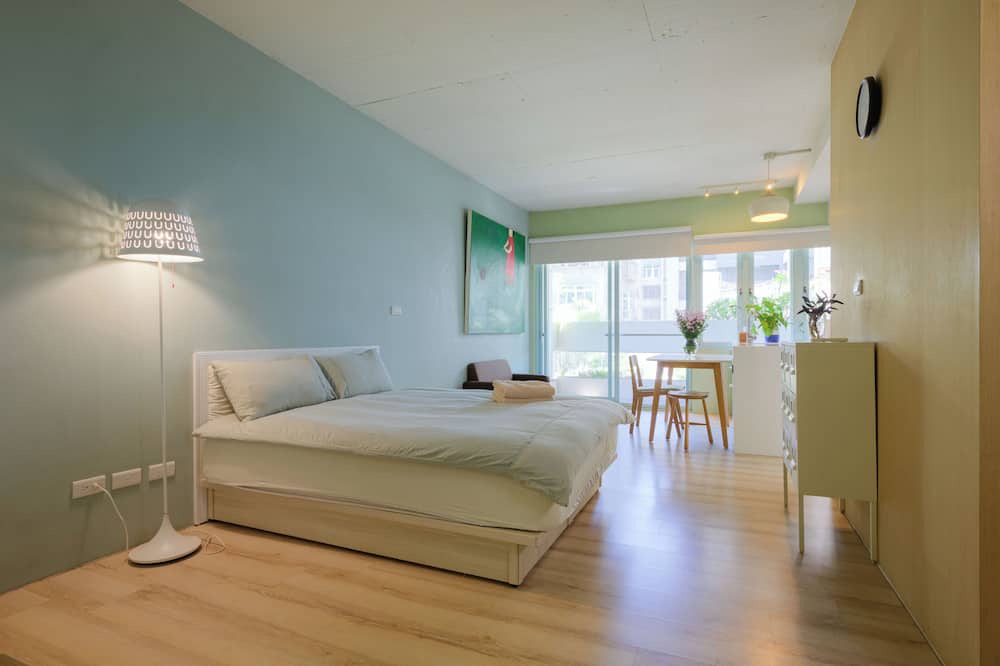 Songshan Apartment | Stylish 3F Studio, Core Taipei, Elevator, AC, 1 unit in a floor, Walk to MRT