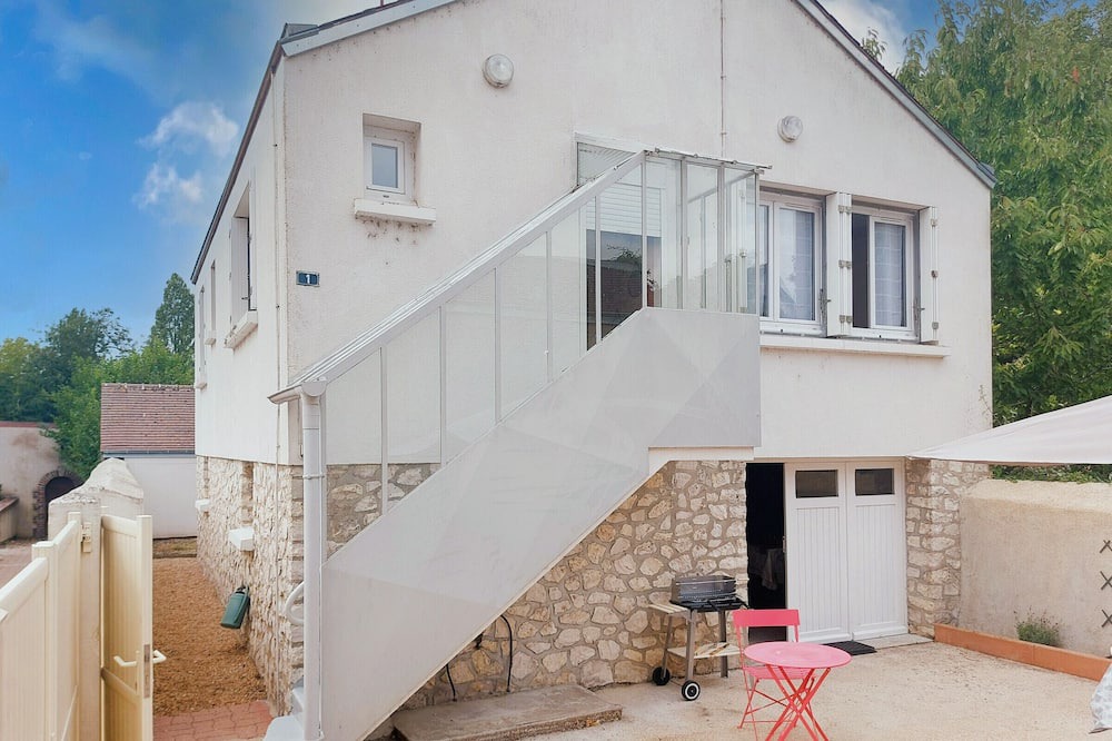 Cloyes-sur-le-Loir Cottage | Saint Lubin Cottage: Family Comfort and Local Charm