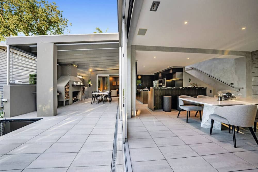 Parnell Apartment | ⭐The Gibraltar House by Homello | Hot Tub, 2x Living Rooms & City Views | 380m²⭐