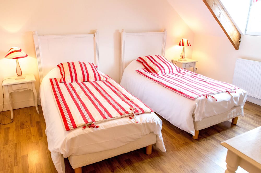 Guilly Bed & Breakfast | Family room in serene Loire setting