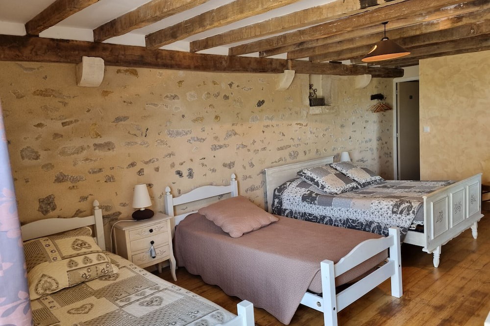 La Berthenoux Bed & Breakfast | Cozy room in Berry with homemade breakfast
