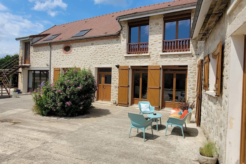 Corrobert House | Large capacity gîte in champagne.pets welcome!