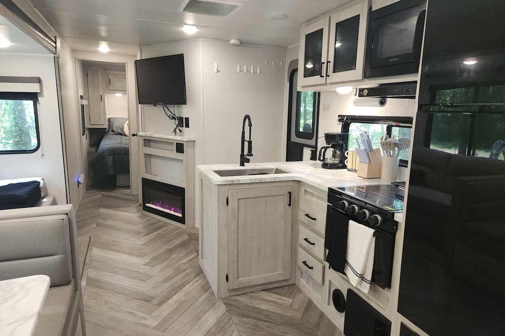 Keystone Heights House | Charming 2BR RV w/AC, Near Lakes & Parks — Perfect for Families