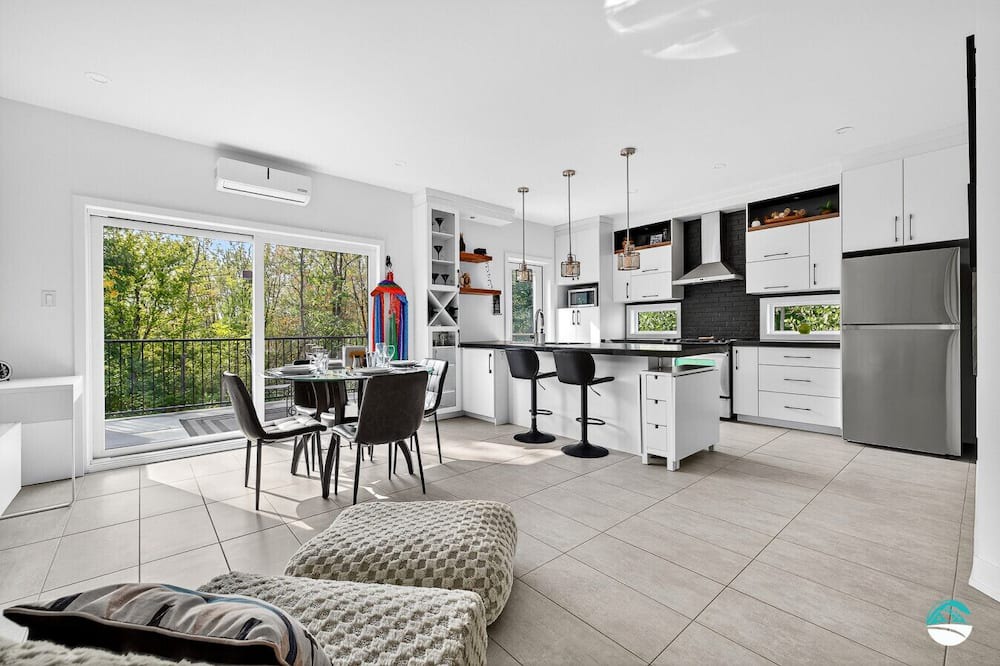 Gatineau Apartment | JGR Calm Glow 1 bedroom apartment