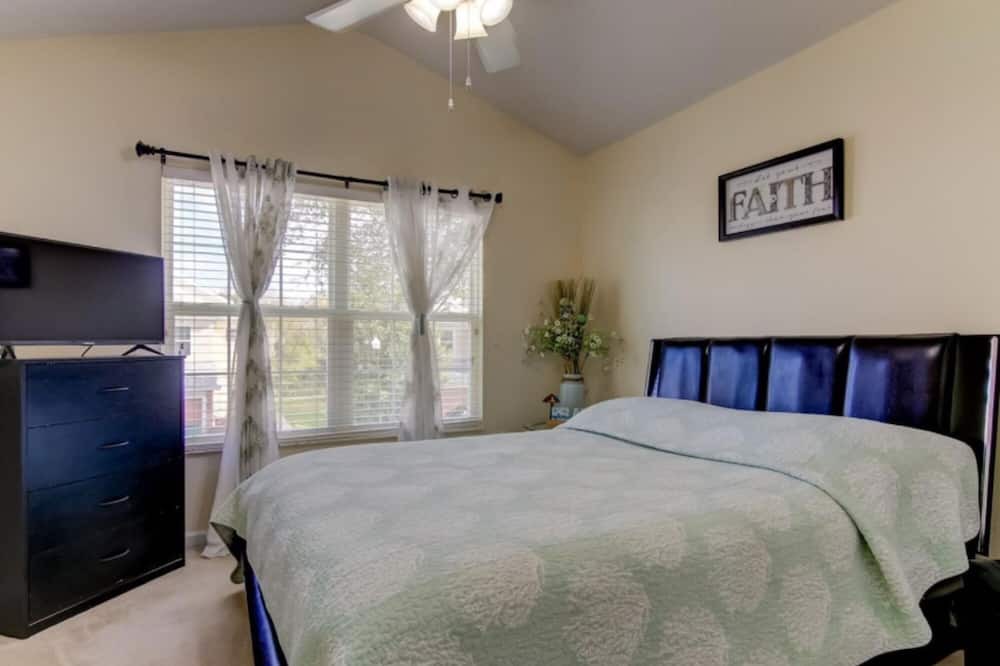 Wesley Chapel House | Charming Bedroom in the Heart of Wesley Chapel