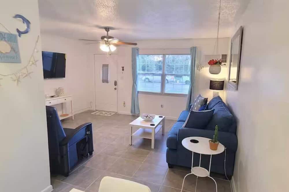 Bearss Plaza Apartment | 4k TV's, Soft Mattress, Remodeled, Moffitt, USF