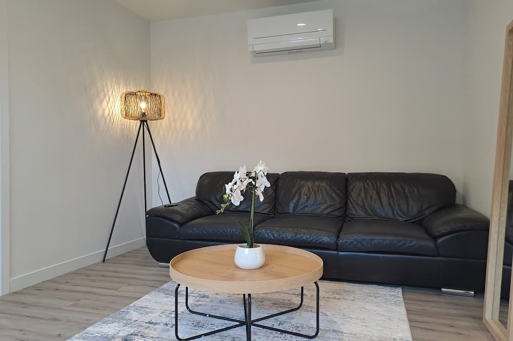 Saint Kilda House | Tainui Charm - 2 Apartments