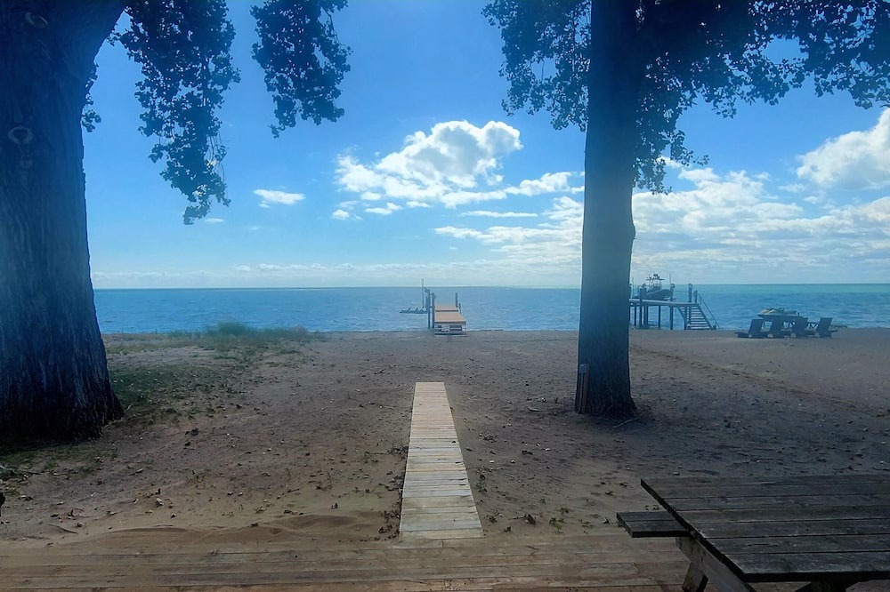 Amherstburg Cottage | .Welcome to Lakewood Moon . on a sandy beach near Amherstburg Ontario,