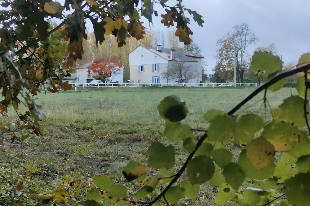 Mazeres Bed & Breakfast | Bed and Breakfast 'Chambre D'hôtes De La Hulotte' with Shared Pool, Wi-Fi and Air Conditioning