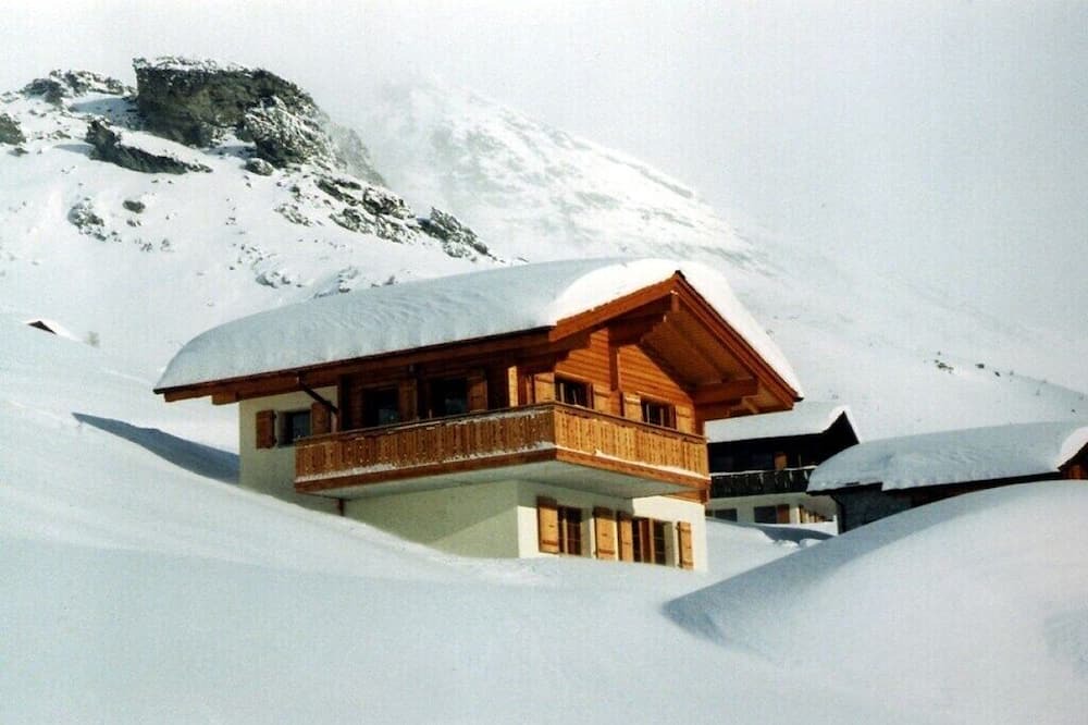 Wiler Ski Chalet | Cabin in Wiler with sauna and Wi-Fi