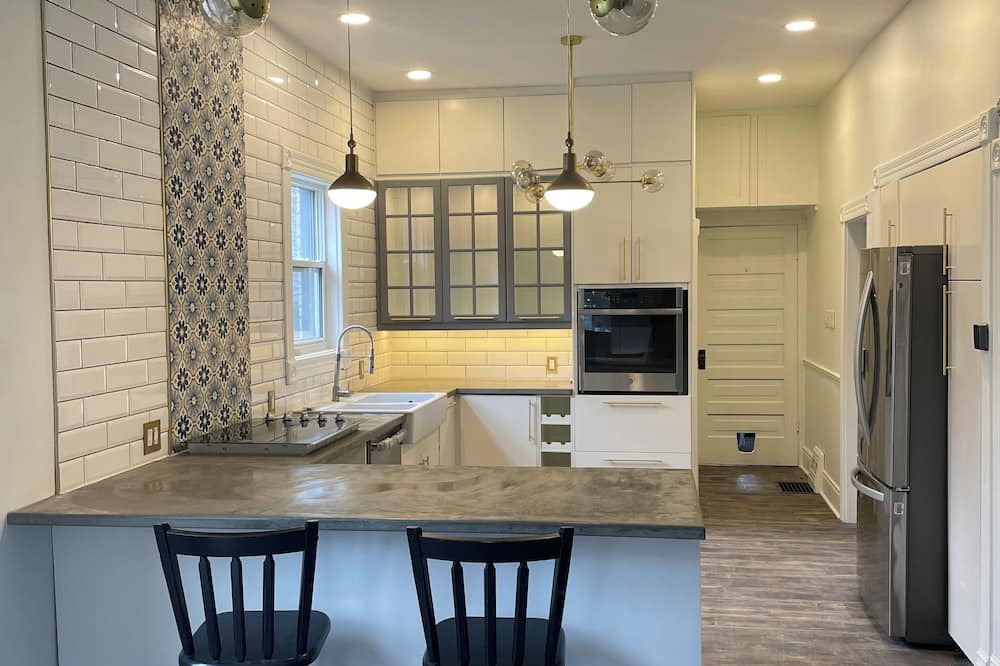 London House | Wonderful 3-bedroom house in Old East/Kelloggs Entertainment District