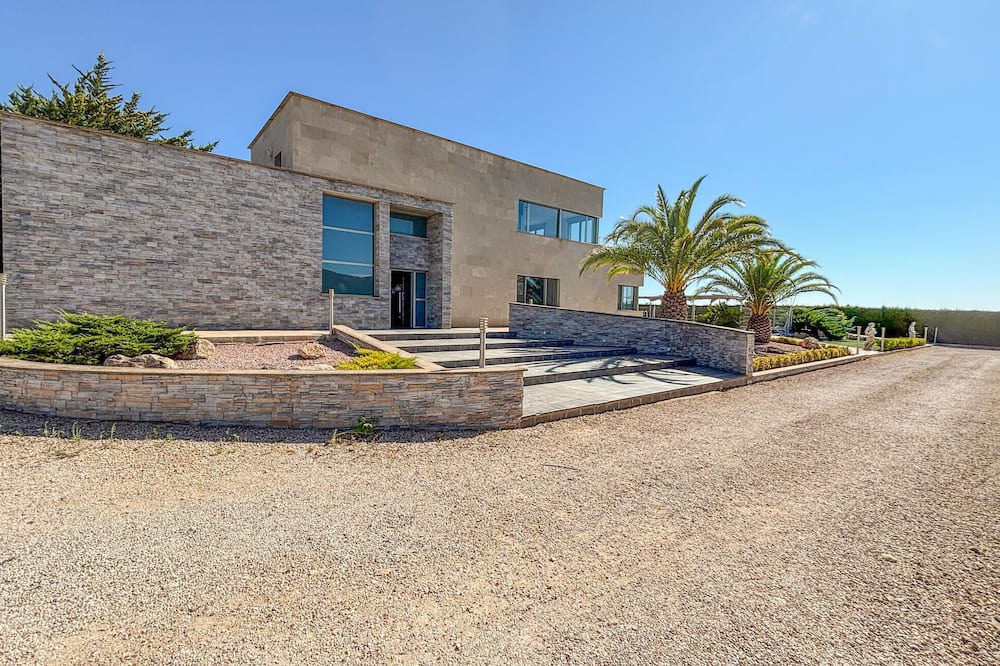 Yecla House | Stunning home in Yecla with private swimming pool, can be inside or outside