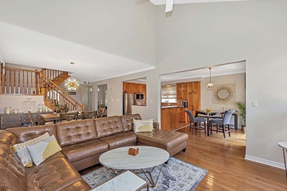 Cardinal Creek House | Comfortable, chic, 4 beds house in Orleans, calm, family oriented neighbourhood.