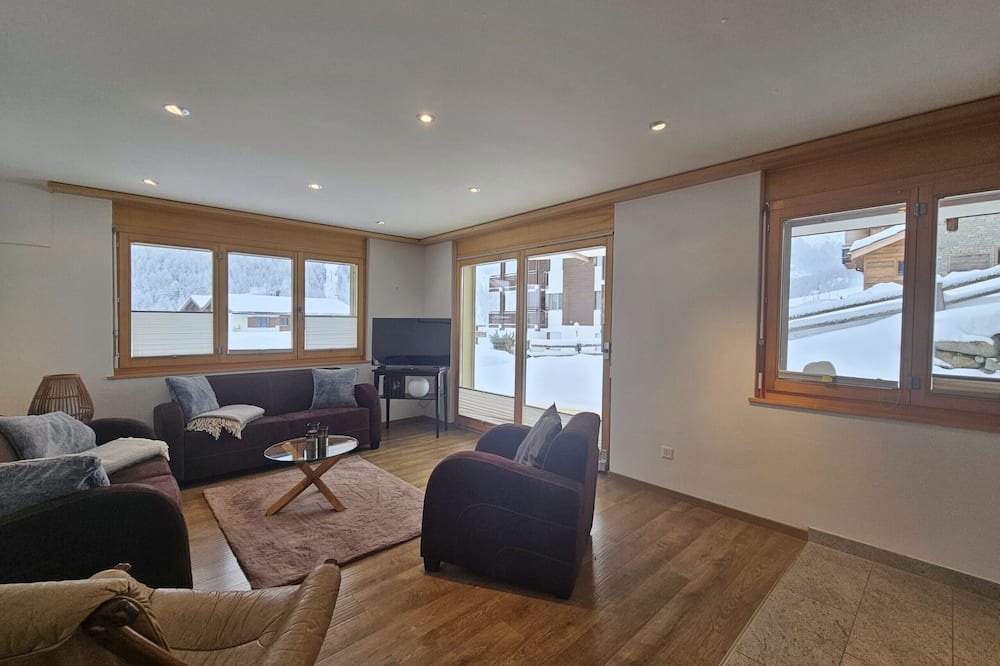 Saas-Fee Apartment | Wellness Apartment on the ground floor of house Aramis, ski-in, ski-out