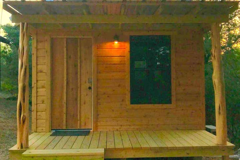 Mason Cabin | Cozy Tiny House for a Getaway in Texas Wine Country