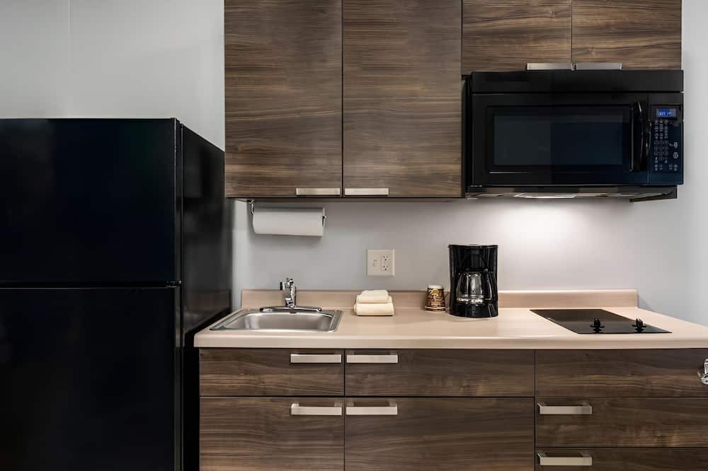 Nampa Hotel | 2 Units - Pet Owners and Concert Goers Welcome! Stay Close to Ford Idaho Center!