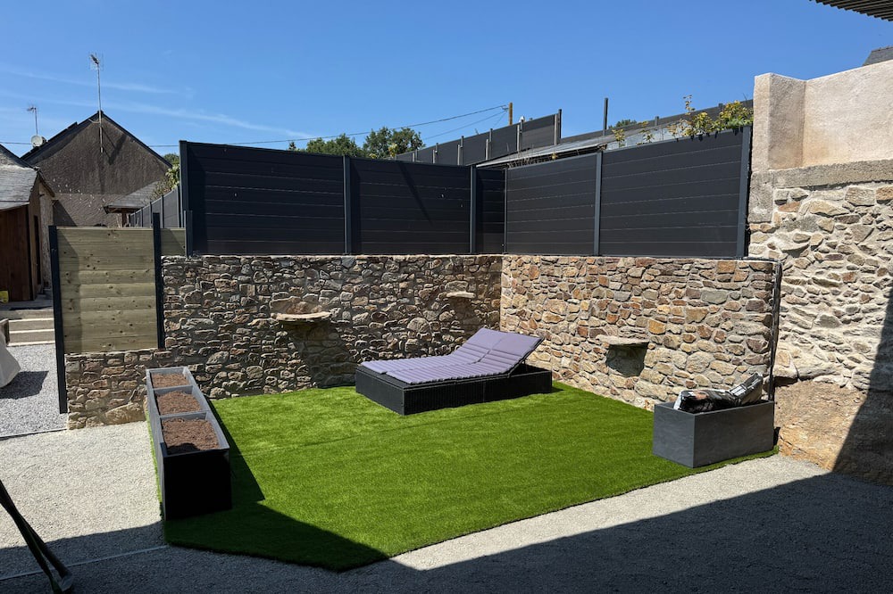 Savenay House | Cosy house with private garden and warm decor