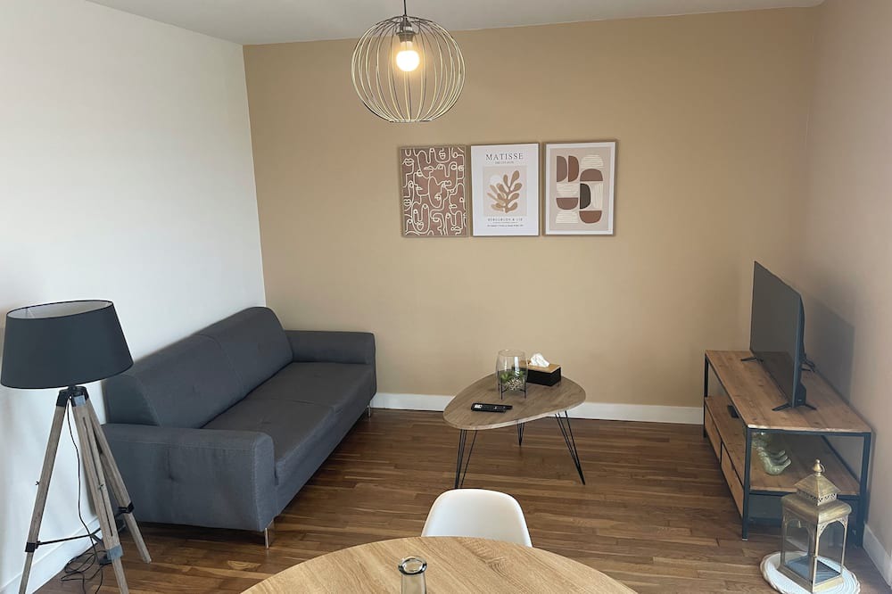 Montliot-et-Courcelles House | Mara House