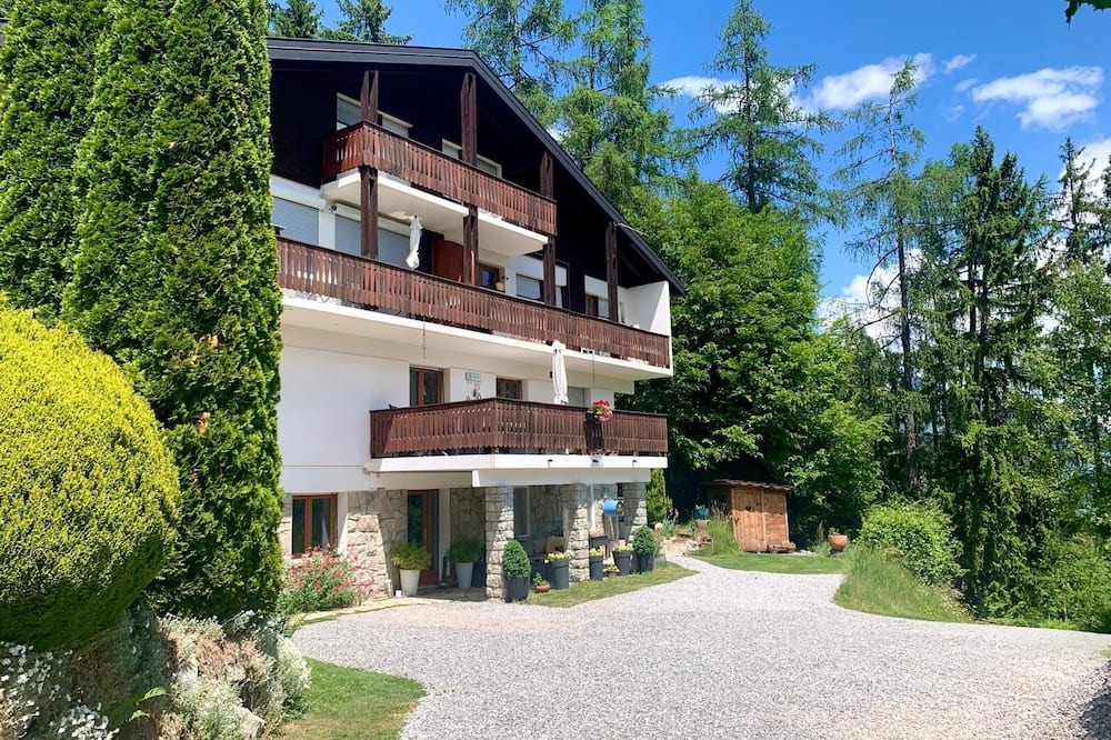 Martigny-Combe Apartment | Relaxing sunny apartment with stunning views in Ravoire near Verbier & Chamonix