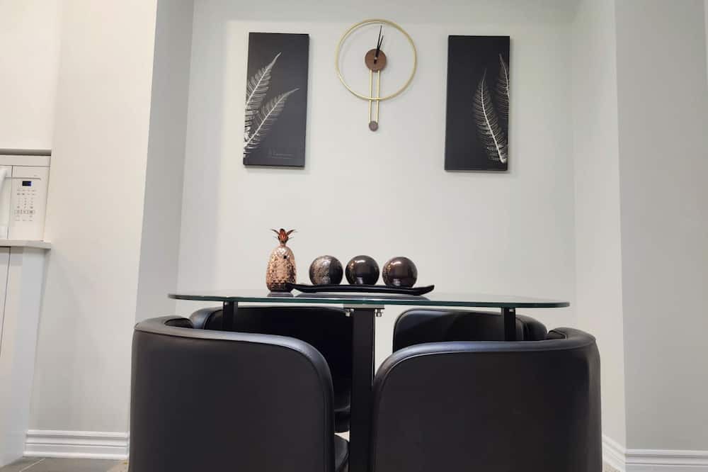 Chapel Hill South House | Peaceful place to stay in Ottawa