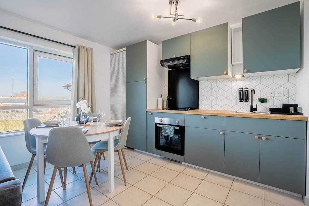 Woippy Apartment | Le Cookie - 4 pers' - 2 beds - Station 50m - Garage