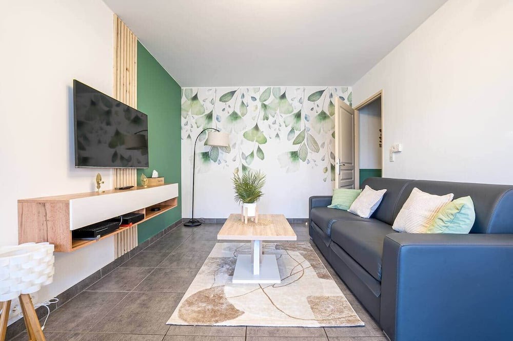 Woippy Apartment | Spacious - 4 pers' - Balcony - 2 beds - Parking