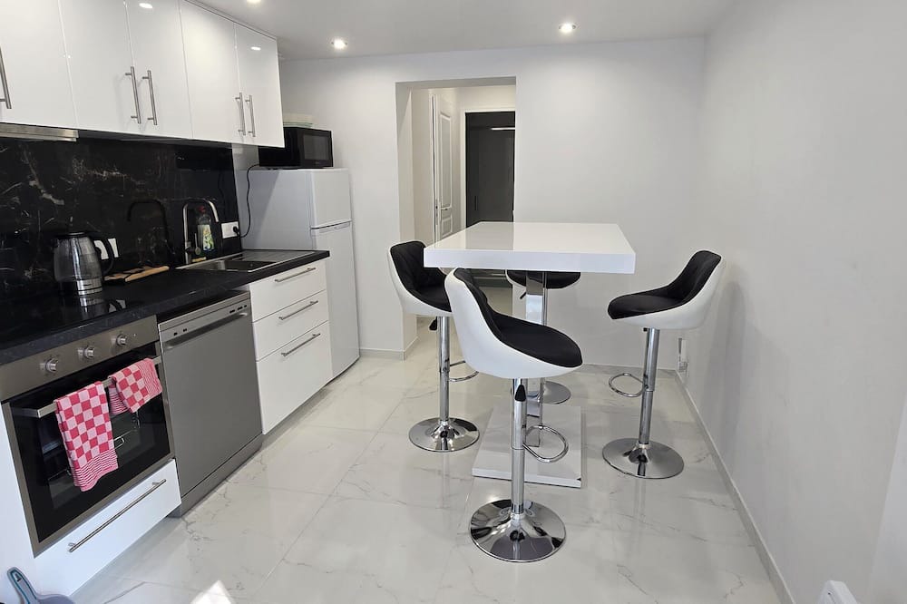 Coulommiers Apartment | Stay in a peaceful, quiet, leafy setting. Ideal for families.