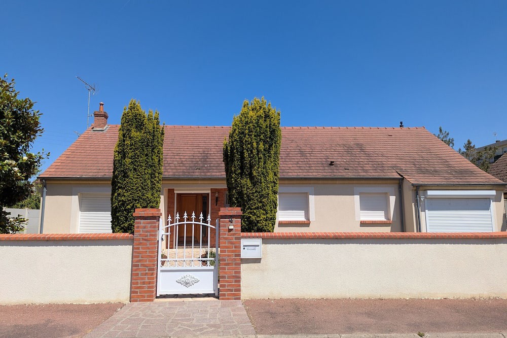Villemandeur Cottage | Cozy cottage in Villemandeur with garden near Montargis