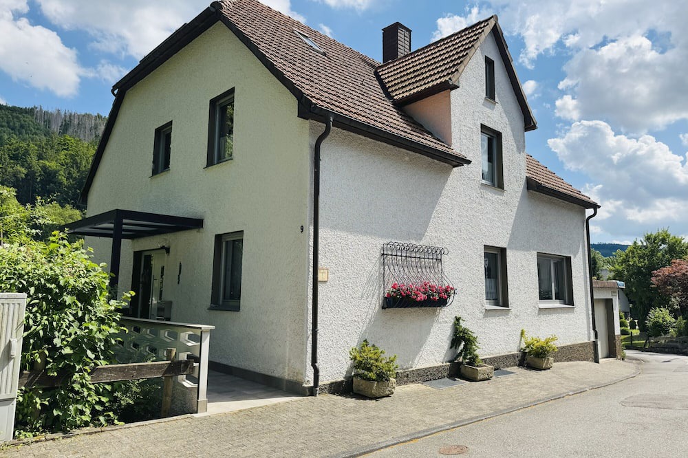 Bontkirchen Apartment | Apartment 'Biederbeck' with Balcony and Wi-Fi