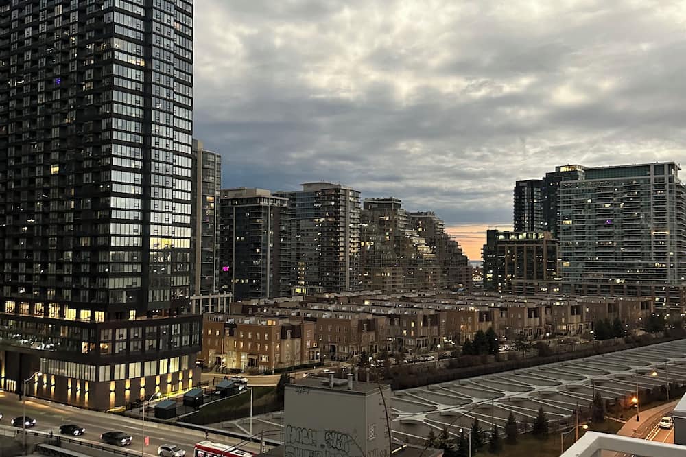 King West Village Apartment | Cozy 1-Bedroom Apartment with Unique View - Available for School Holidays Only