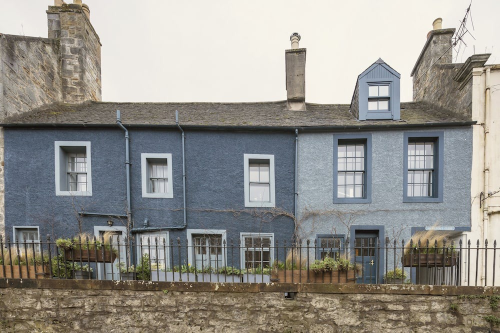 South Queensferry House | Historic 1600s townhouse in South Queensferry with Forth Bridge views and easy Edinburgh access.
