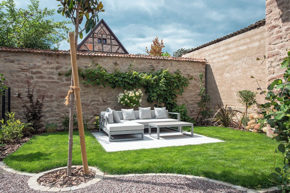 Marlenheim Bed & Breakfast | The secret garden, spacious house with parking.