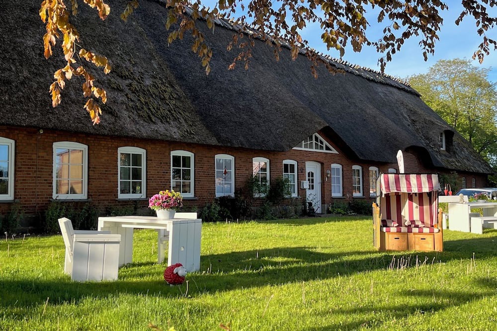 Ringsberg Apartment | Ella - under thatch, close to the beach, dogs allowed, garden