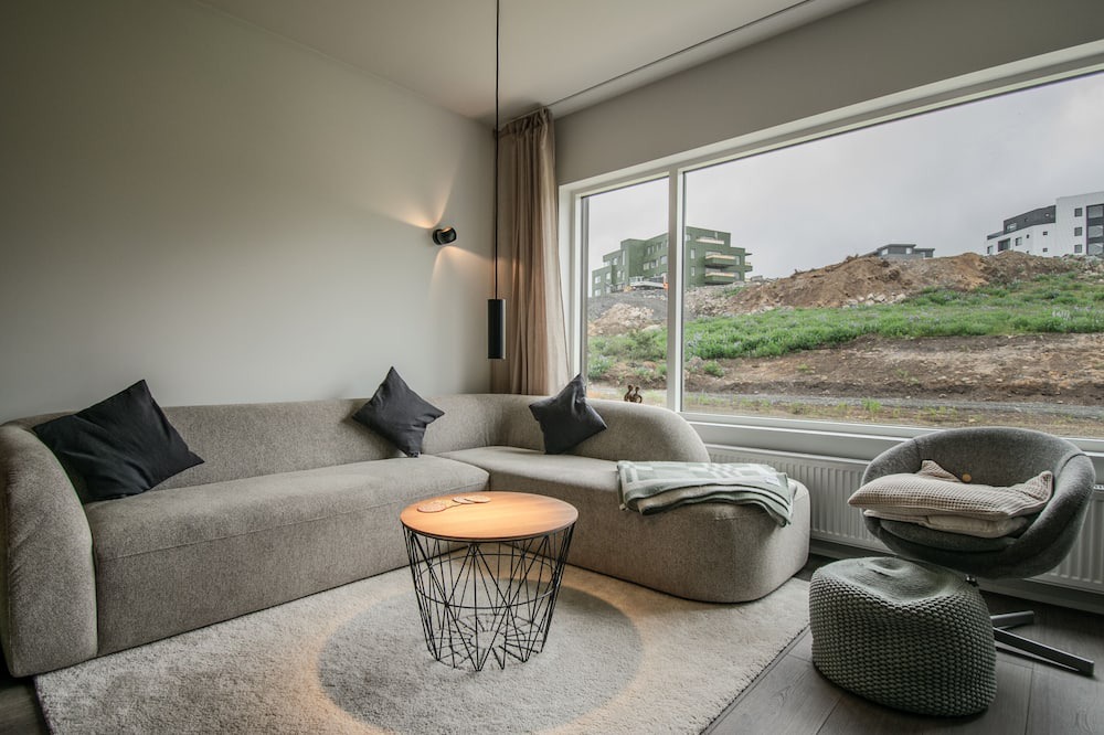 Garðabær Apartment | Modern and Cozy apartment in the city, next to Heiðmörk nature reserve.